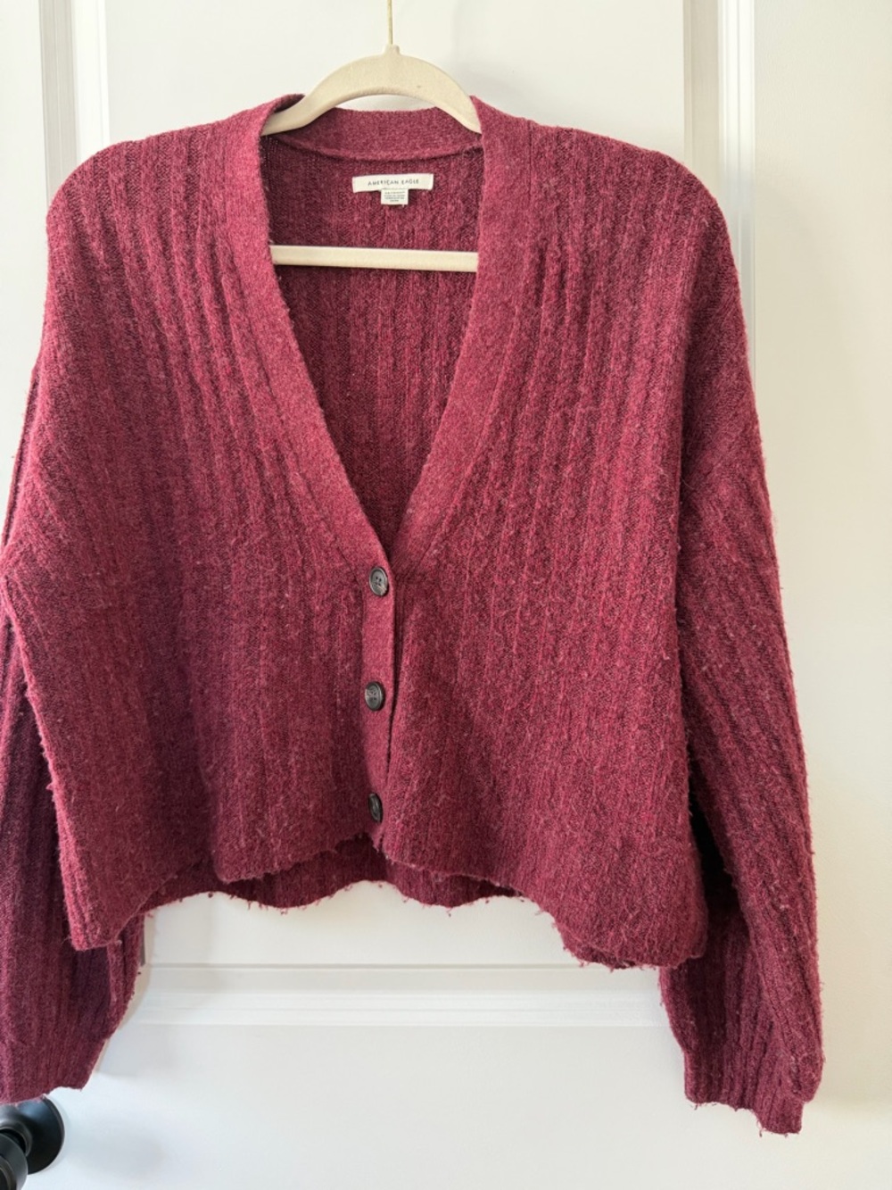 AMERICAN EAGLE | Ribbed V-Neck Oversized Cropped Cardigan Sweater - Raspberry - Picture 4 of 8